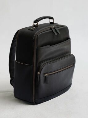 Kamrette 
The Lyra Camera Backpack
EUC